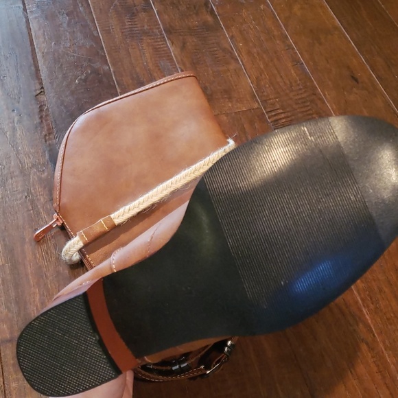 Vintage, Adjustable Buckle, back zipper boots - Picture 3 of 5